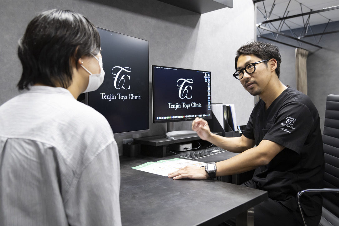 整形外科診察-Tenjin-Toya-Clinic